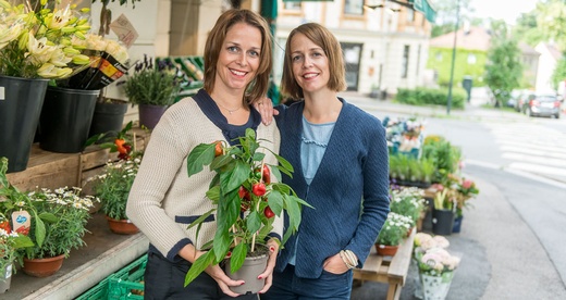 Noen av de fineste tilbakemeldingene Lene (t.v.) og Linda får er når folk sier de har gått fra å være skeptiske til vegetarmat til å spise det flere ganger i uken. (Foto: Vegard Breie)