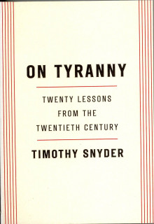 On tyranny av Timothy Snyder (Heftet)