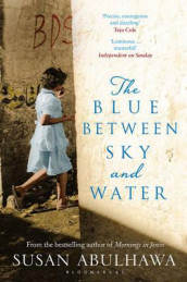 The blue between sky and water av Susan Abulhawa (Heftet)