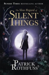 The slow regard of silent things av Patrick Rothfuss (Heftet)